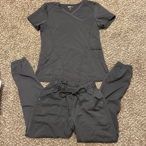 XS Scrub Top & Jogger bottoms